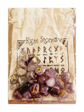 Carregar imagem no visualizador da galeria, Conjunto de Runas em Ametista com Saco