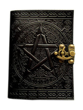 Carregar imagem no visualizador da galeria, Livro das Sombras em Couro, Preto com Pentagrama e Ferragens de Latão