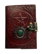 Carregar imagem no visualizador da galeria, Livro das Sombras em Couro, com Pentagrama com Lua Tripla e Ferragens de Latão
