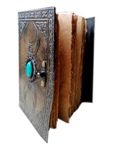 Carregar imagem no visualizador da galeria, Livro das Sombras em Couro, com Lua Tripla e Ferragens de Latão