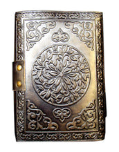 Carregar imagem no visualizador da galeria, Livro das Sombras em Couro, com Lua Tripla e Ferragens de Latão