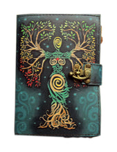 Carregar imagem no visualizador da galeria, Livro das Sombras em Couro, com Deusa Mãe e Ferragens de Latão