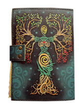 Carregar imagem no visualizador da galeria, Livro das Sombras em Couro, com Deusa Mãe e Ferragens de Latão