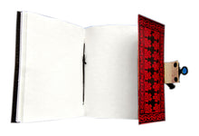 Load image into Gallery viewer, Livro das Sombras em Couro, Vermelho e Preto com Pentagrama e Ferragens de Latão
