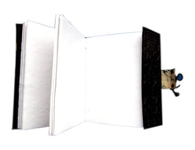 Carregar imagem no visualizador da galeria, Livro das Sombras em Couro,  Preto com Pentagrama e Ferragens de Latão
