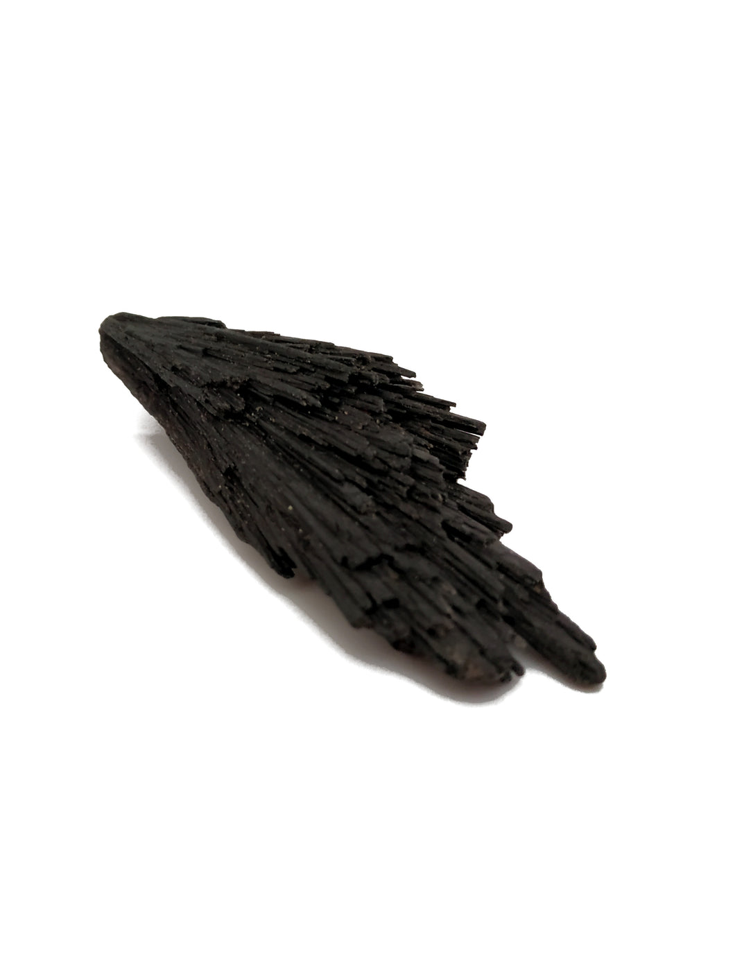 Cianite Negra (Peso aproximado 20/30g) - Vassoura de Bruxa