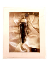 Load image into Gallery viewer, Pêndulo - Lágrima de Vidro com Chispas de Turmalina Negra
